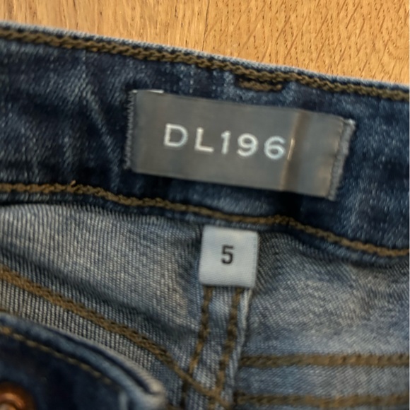 DL1961 Kids Jeans Size 5 - Picture 4 of 4